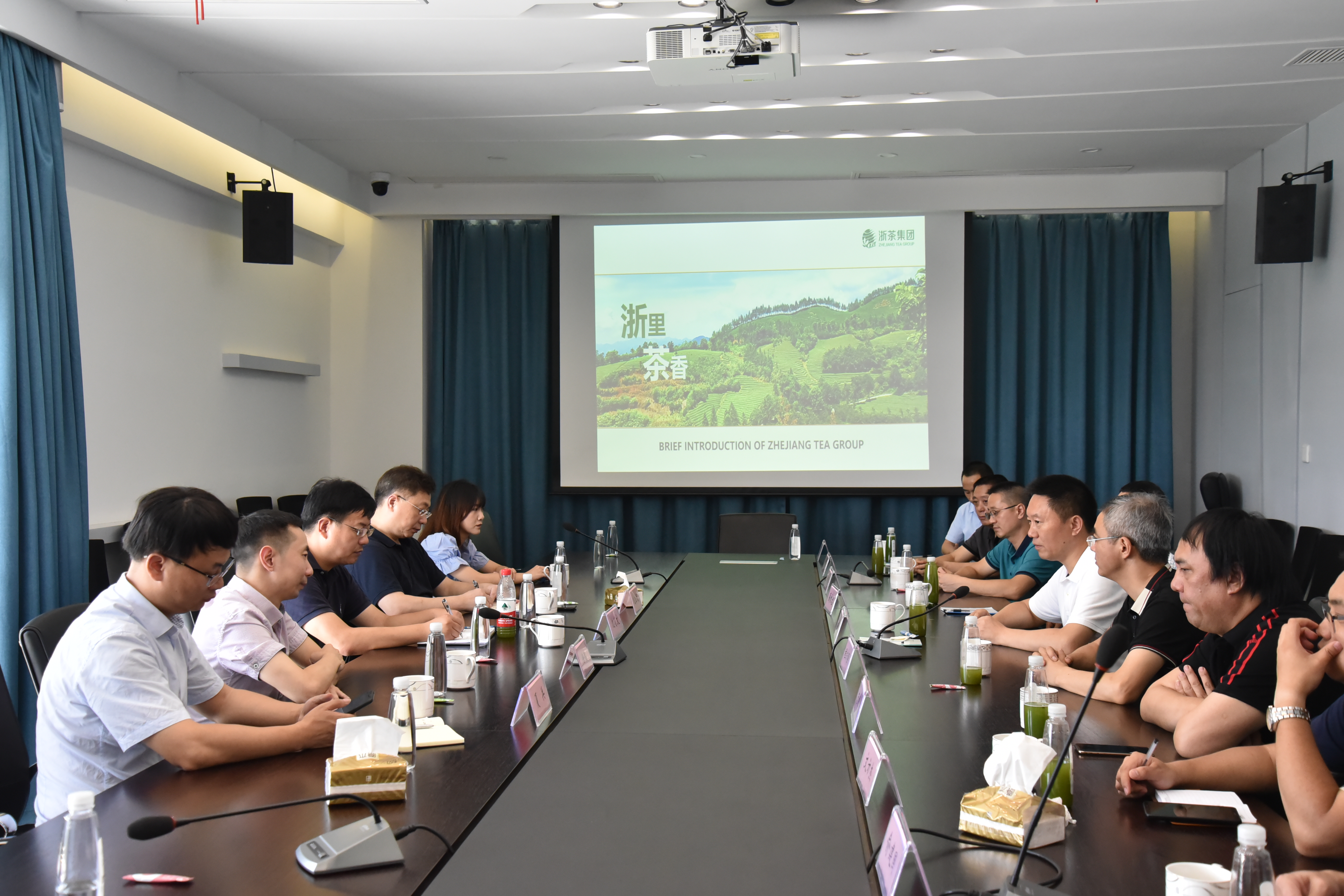 湖北恩施州人大常委會(huì )副主任王小平一行考察浙茶集團茶博園