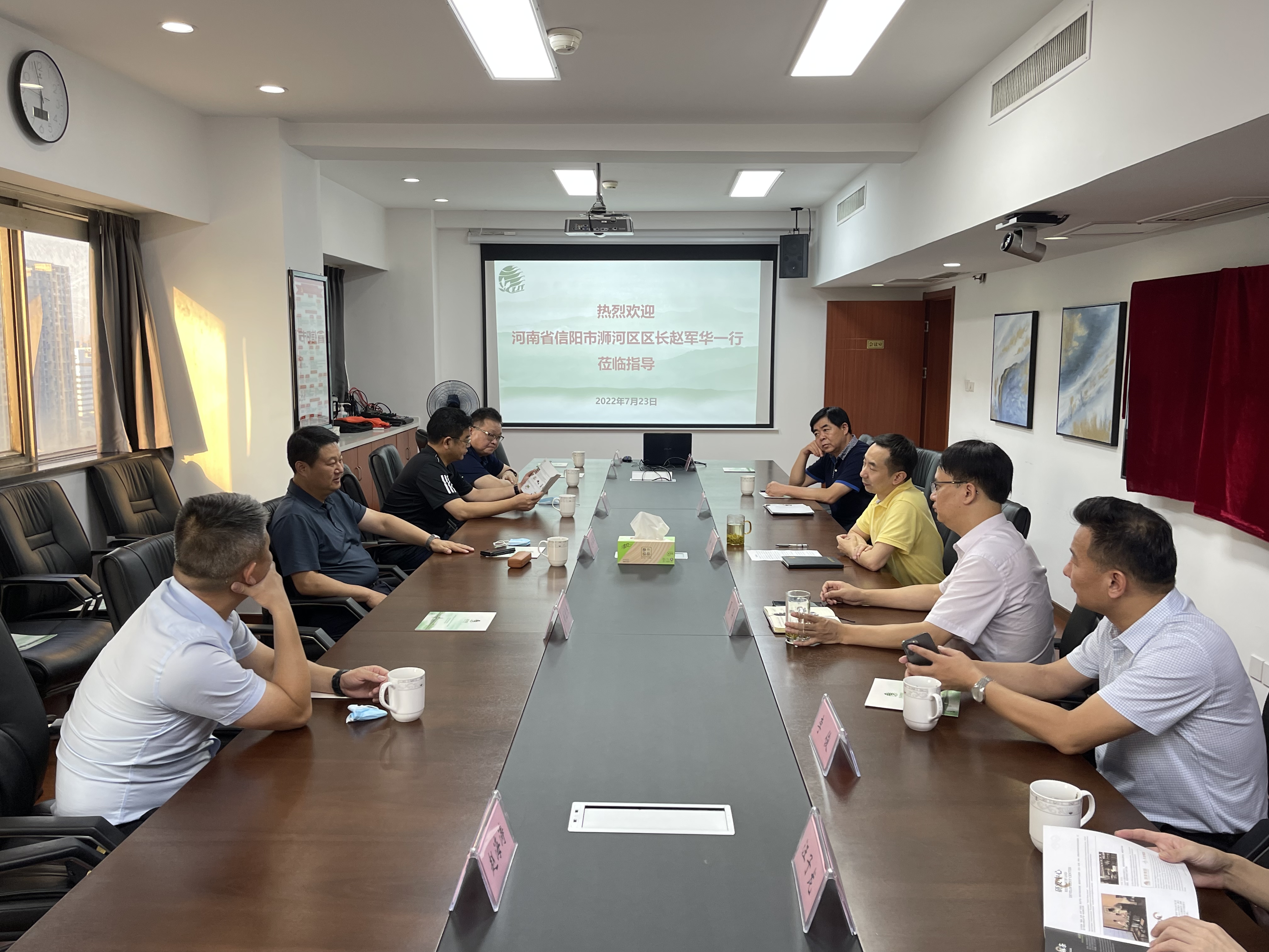 河南省信陽(yáng)市浉河區區長(cháng)趙軍華一行蒞臨浙茶集團考察交流