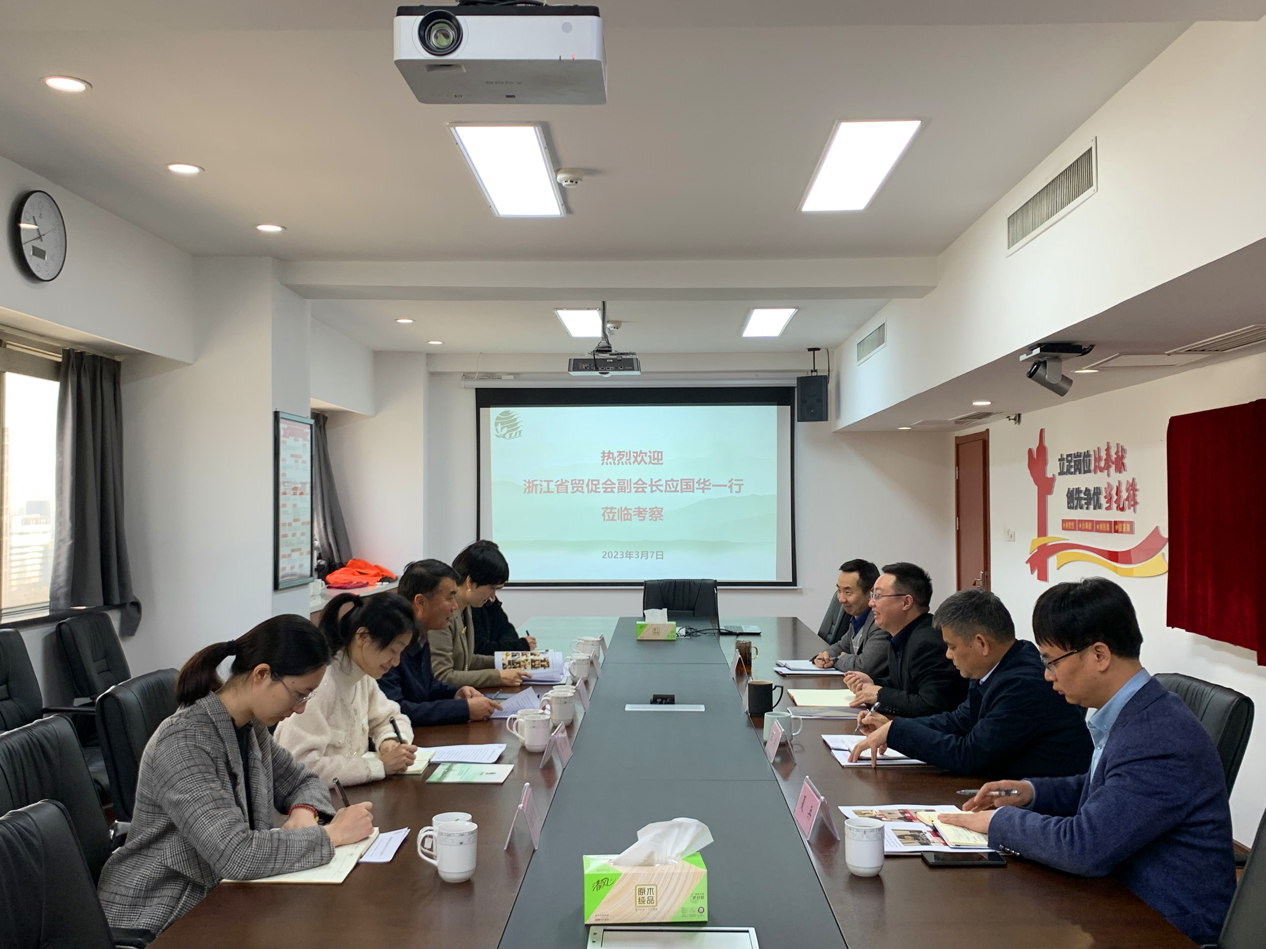 浙江省貿促會(huì )、省國際商會(huì )副會(huì )長(cháng)應國華一行蒞臨浙茶集團考察