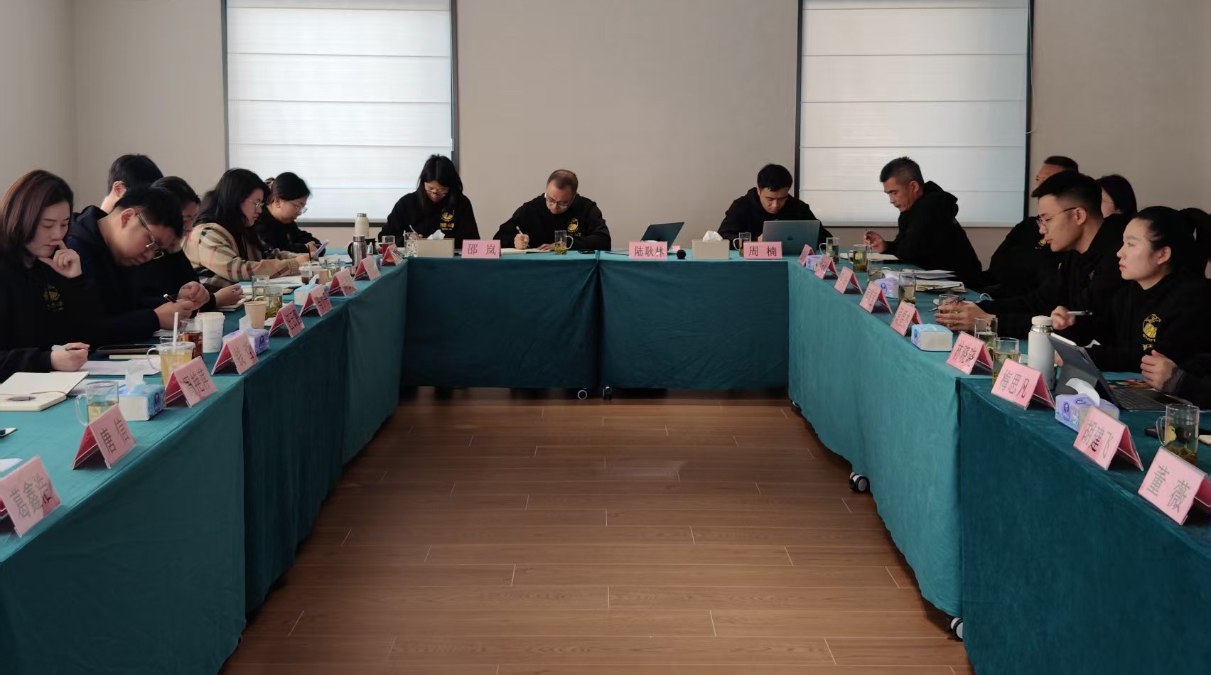 獅峰茶業(yè)公司召開(kāi)2025年終總結會(huì )